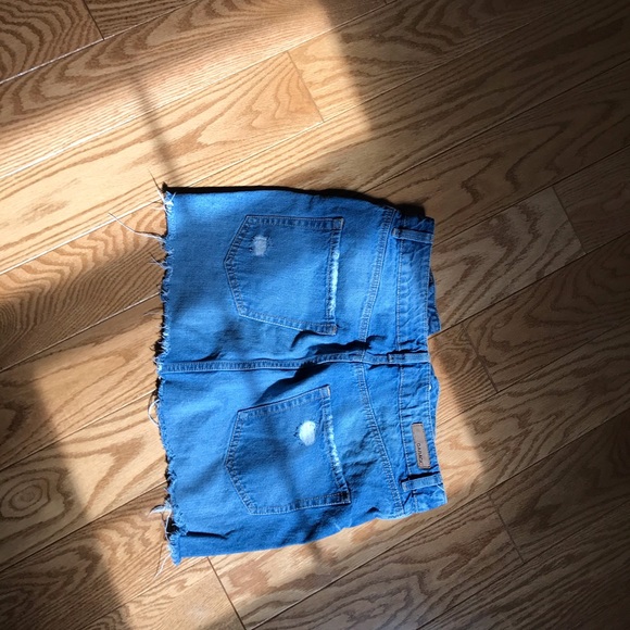 Garage jean mini skirt with rips - Picture 2 of 3